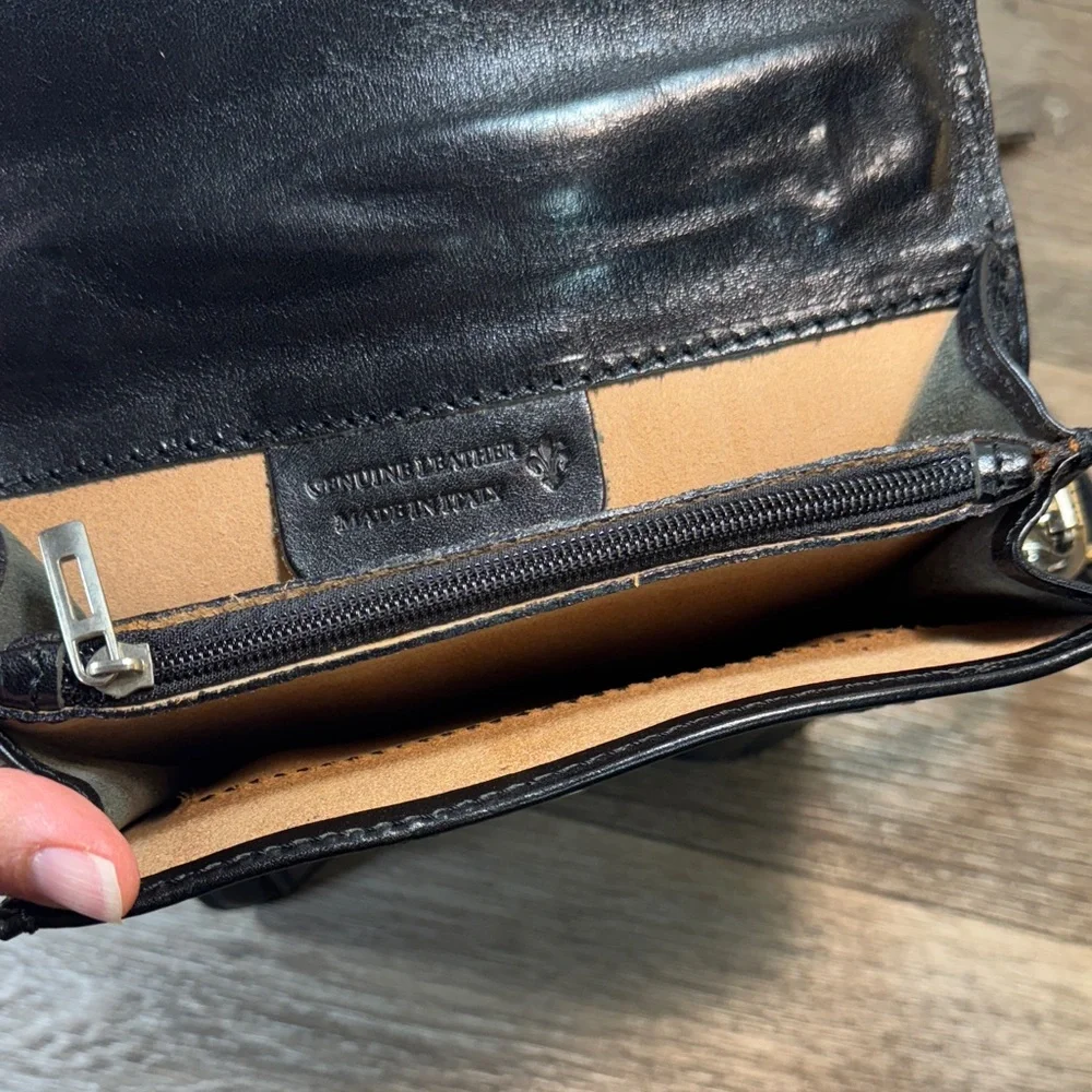 Sleek Black Leather messenger Bag made in Italy genuine leather